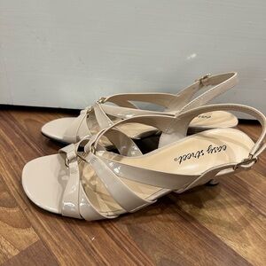 Easy Street Zaxie Patent Women’s Wide Width Beige Heels 7.5 Wide